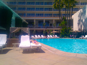 beverly hilton pool and hotel