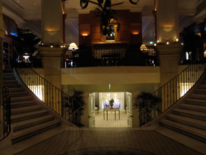 photo of casa del mar hotel entrance in santa monica